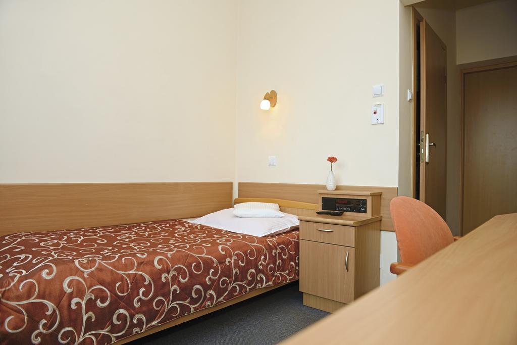 Hotel Kzzg W Polsce, Gornicze Sanatorium Zwiazkowe "Gornik" Iwonicz-Zdrój Pokoj fotografie