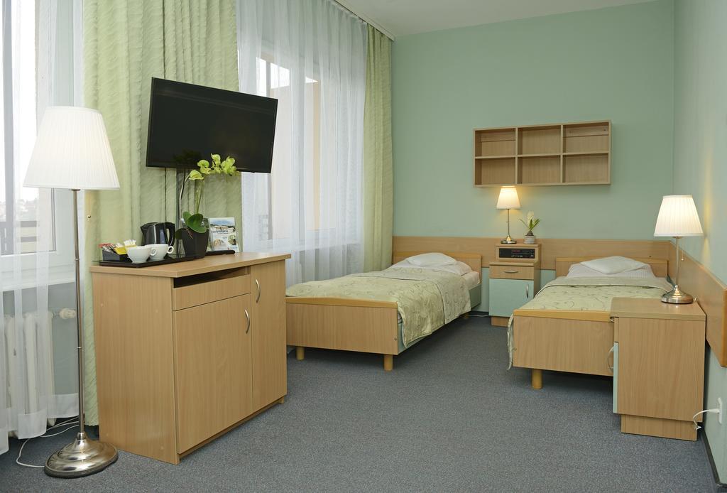Hotel Kzzg W Polsce, Gornicze Sanatorium Zwiazkowe "Gornik" Iwonicz-Zdrój Pokoj fotografie